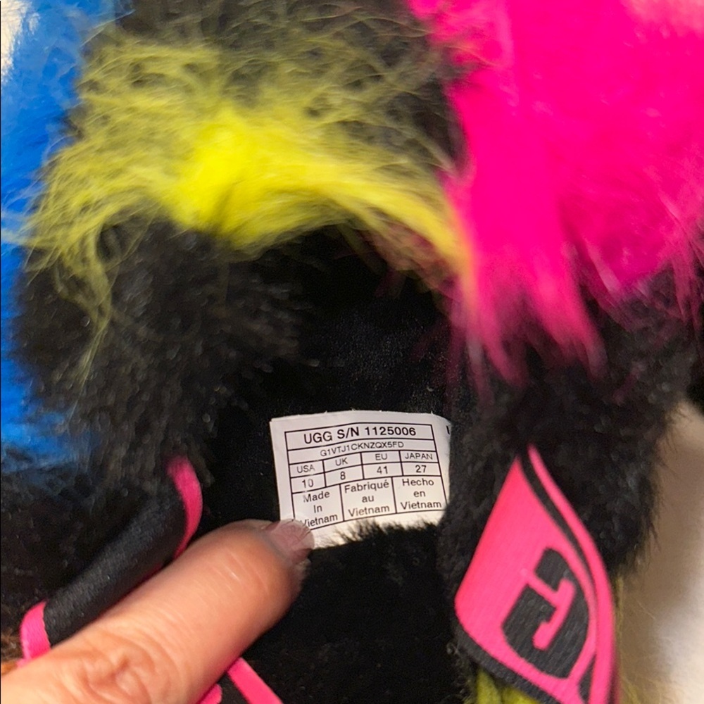 UGG SZ 10 YEAH Multicolor PARTY Fluffy Slippers - Picture 5 of 6